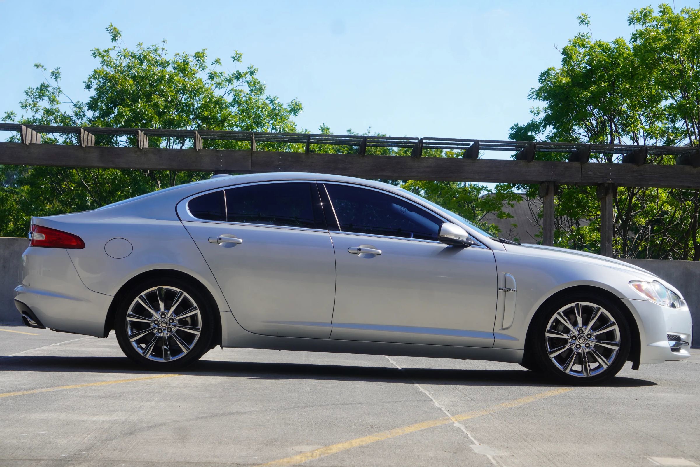 Used 2011 Jaguar XF Premium RWD image 9