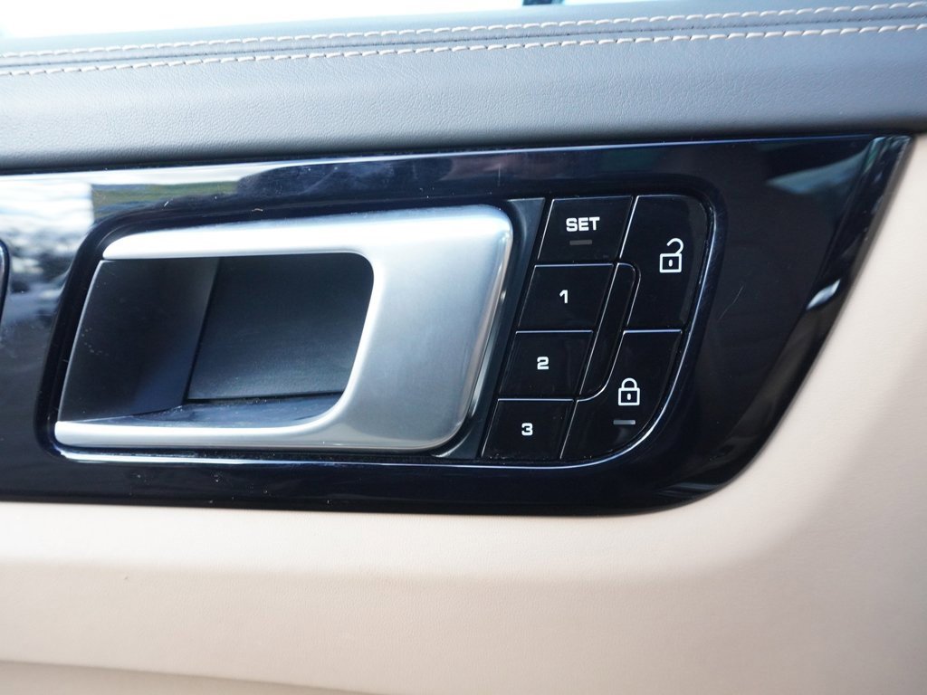 Used 2020 Porsche Cayenne Turbo image 48