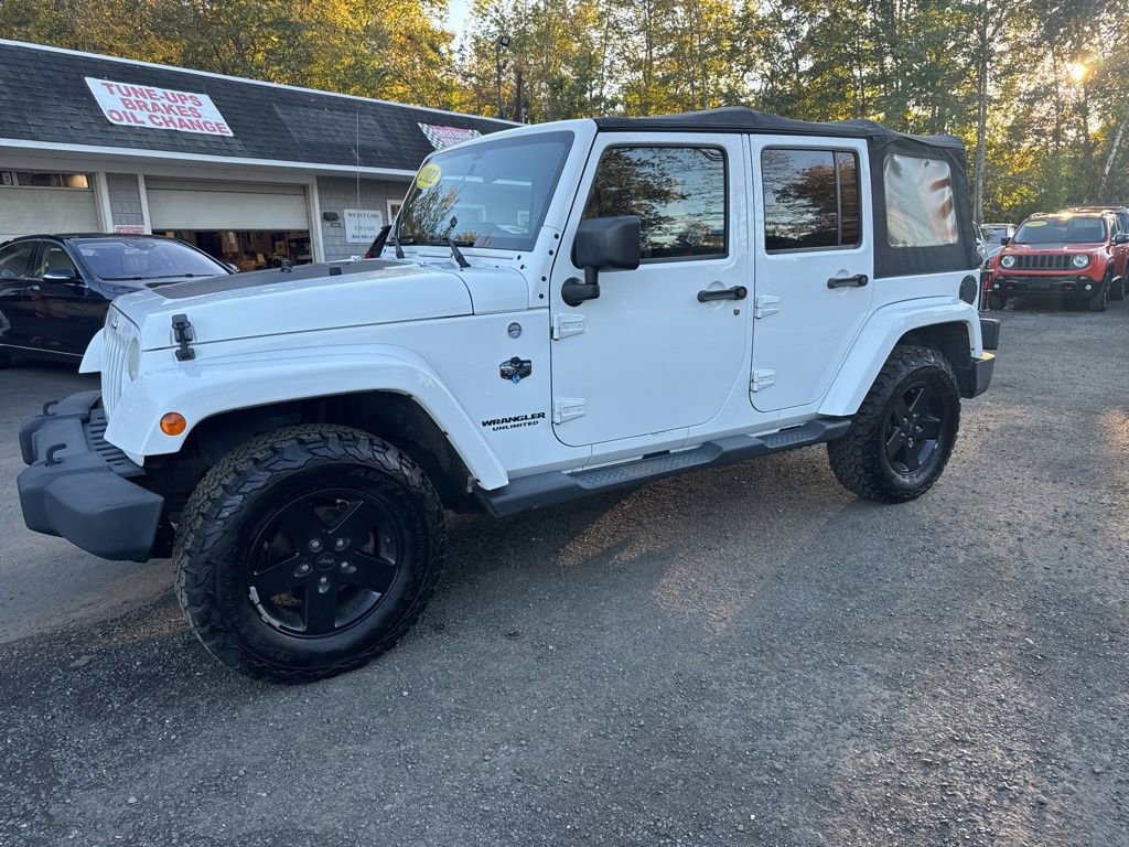 Used 2012 Jeep Wrangler Unlimited Sahara image 25