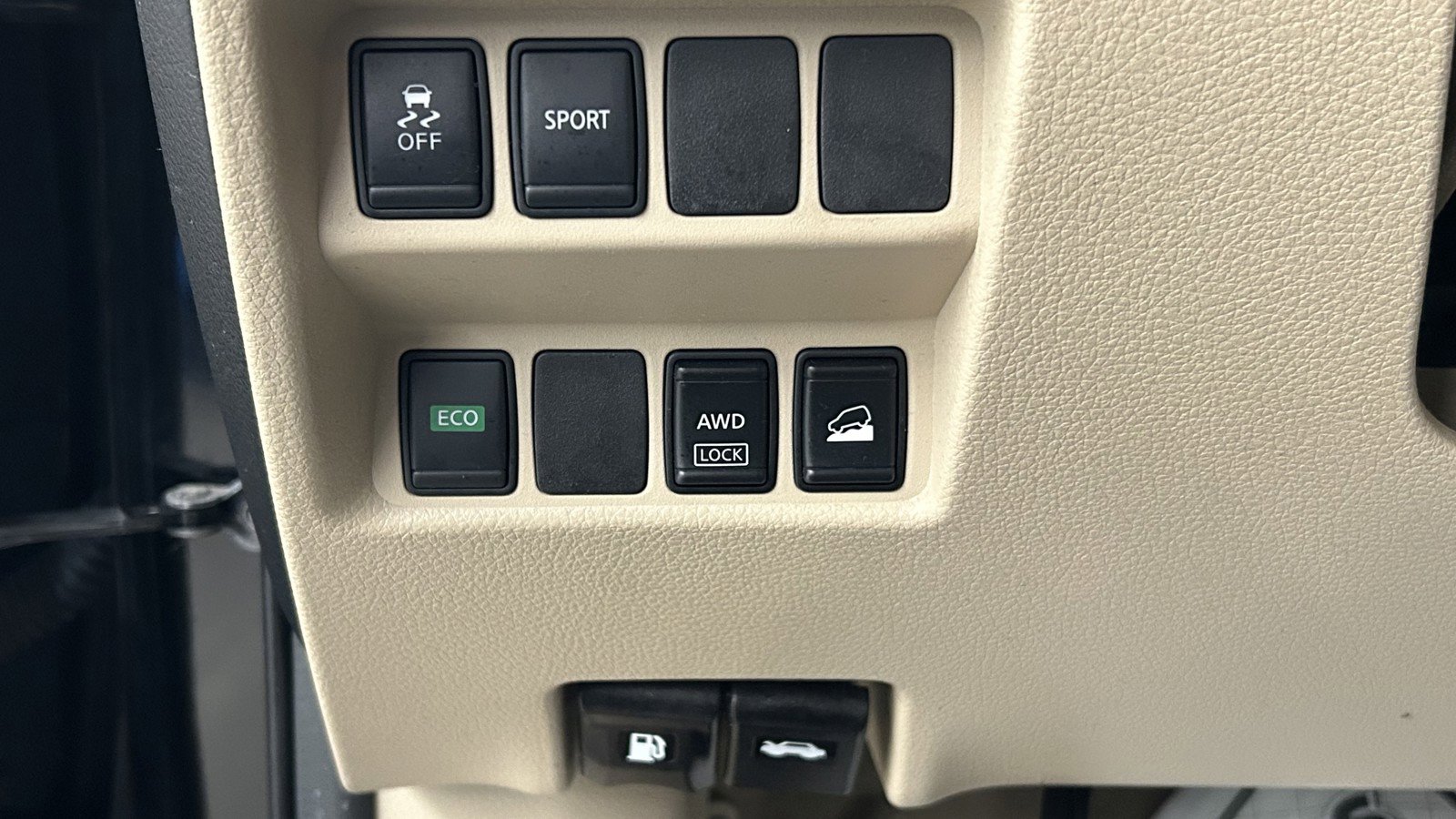 Used 2015 Nissan Rogue SV image 19