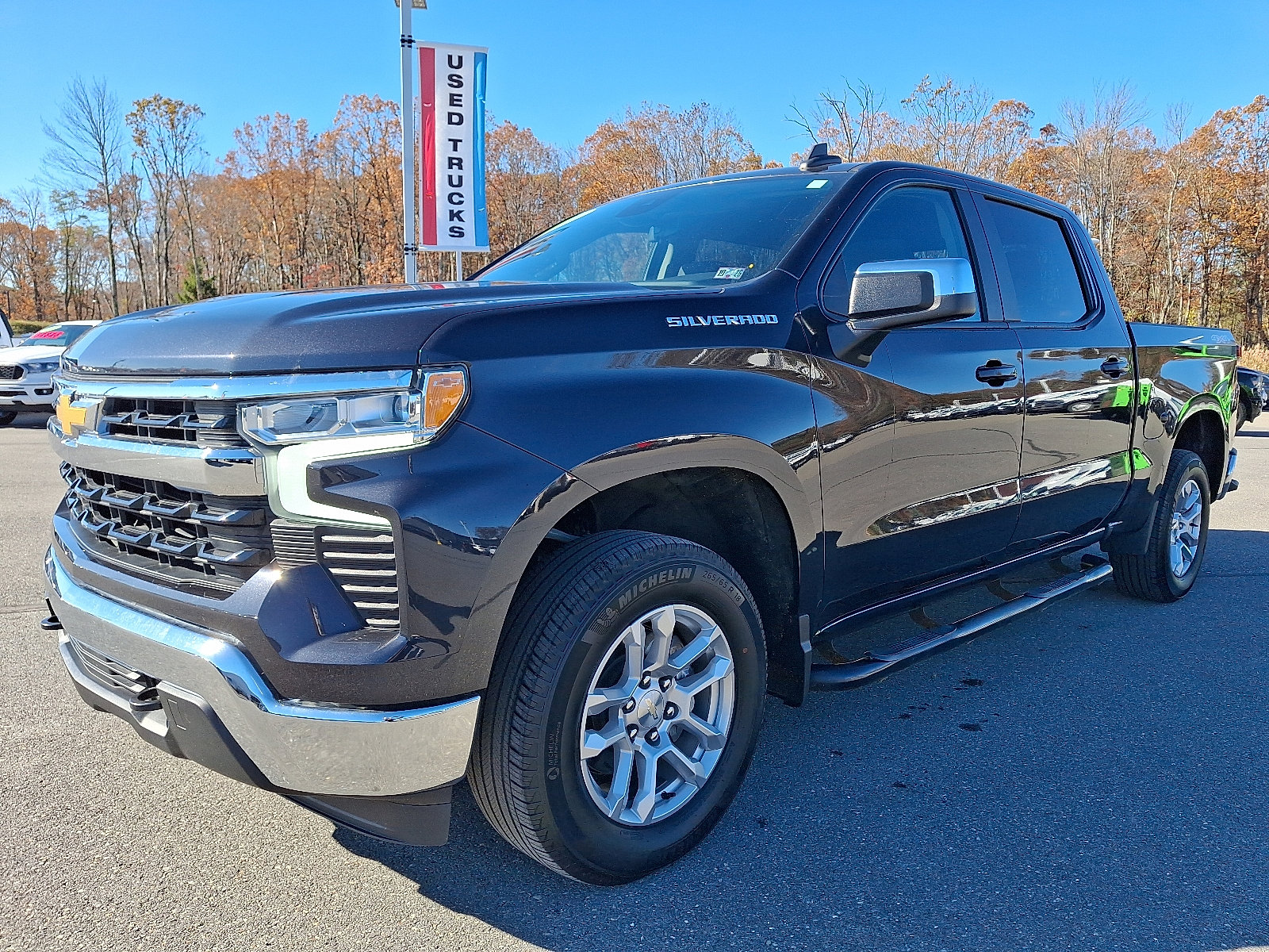 Used 2023 Chevrolet Silverado 1500 LT image 3