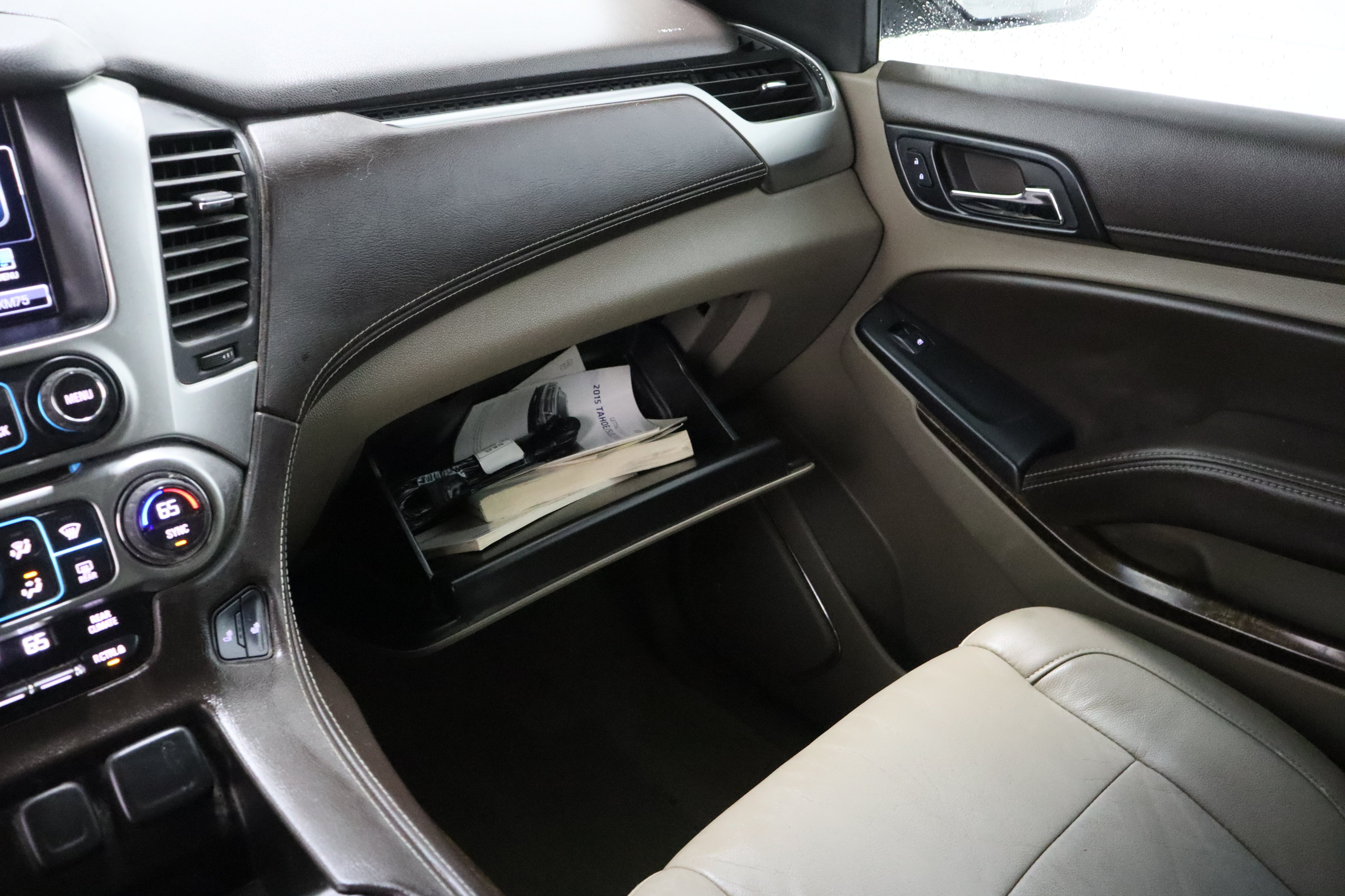 Used 2015 Chevrolet Suburban LT RWD image 21