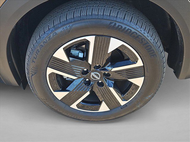 Certified 2025 Nissan Kicks SV w/ SV Premium Package AWD/4WD image 29