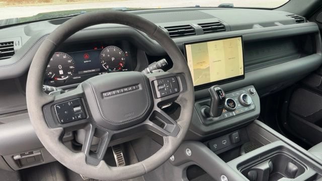 Used 2023 Land Rover Defender 110 V8 AWD/4WD image 6