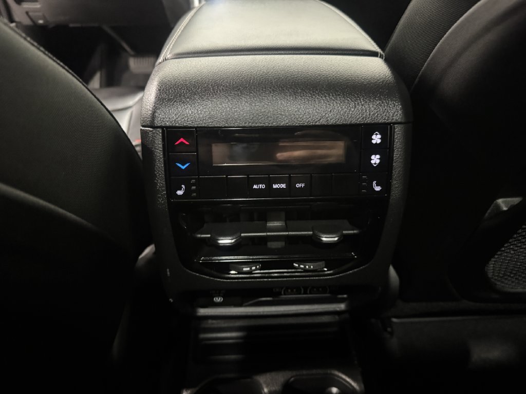 Used 2025 Jeep Grand Cherokee L Limited AWD/4WD image 40