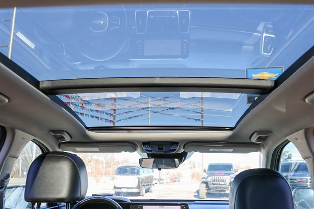 Used 2022 Kia Sorento EX w/ Panoramic Sunroof Package FWD image 10