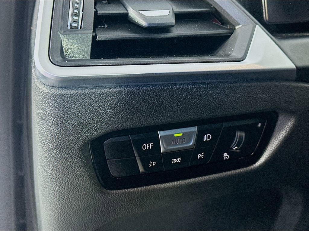 Used 2023 BMW 330i xDrive Sedan w/ Premium Package AWD/4WD image 10