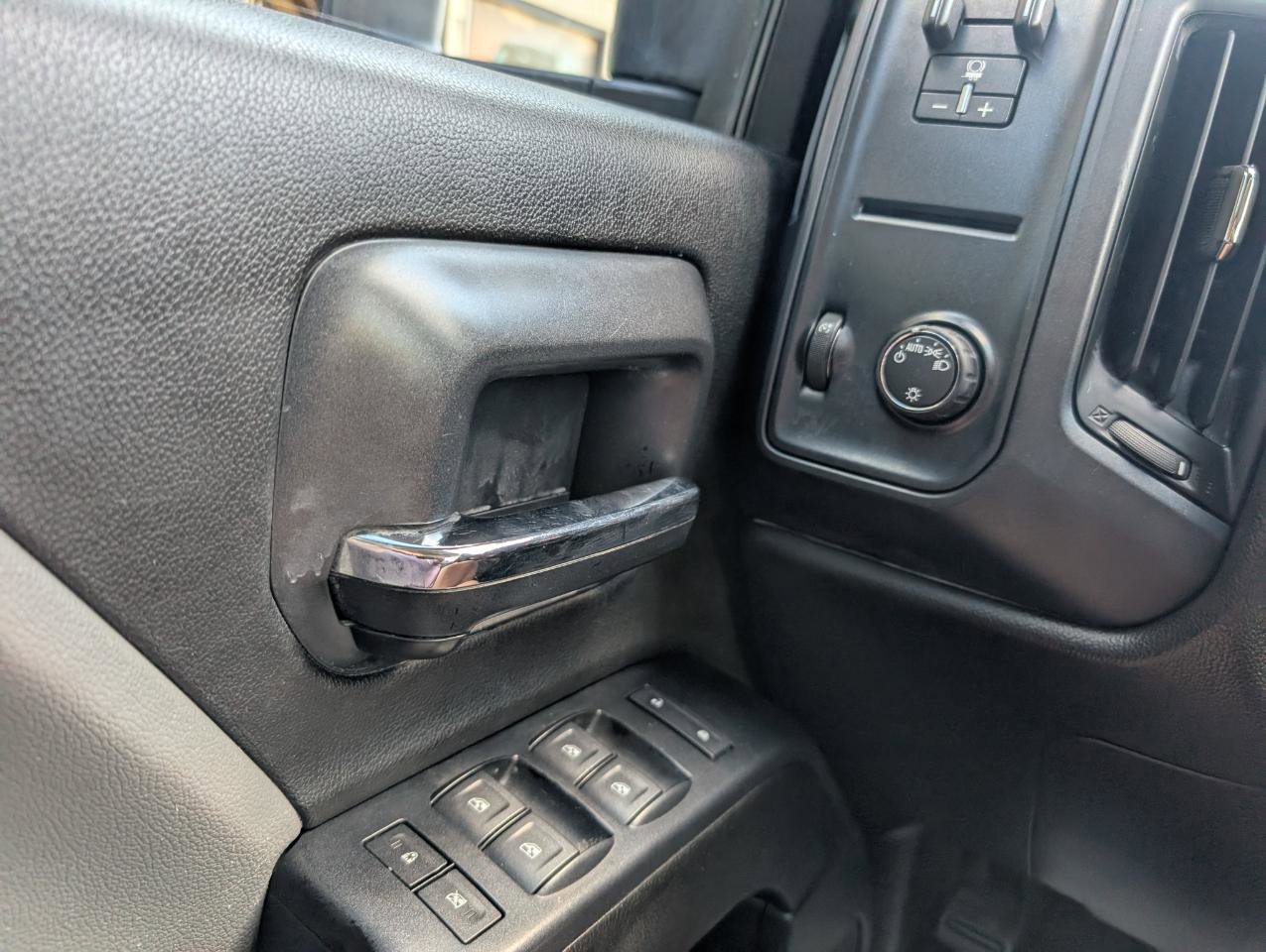 Used 2018 Chevrolet Silverado 2500 W/T RWD image 16