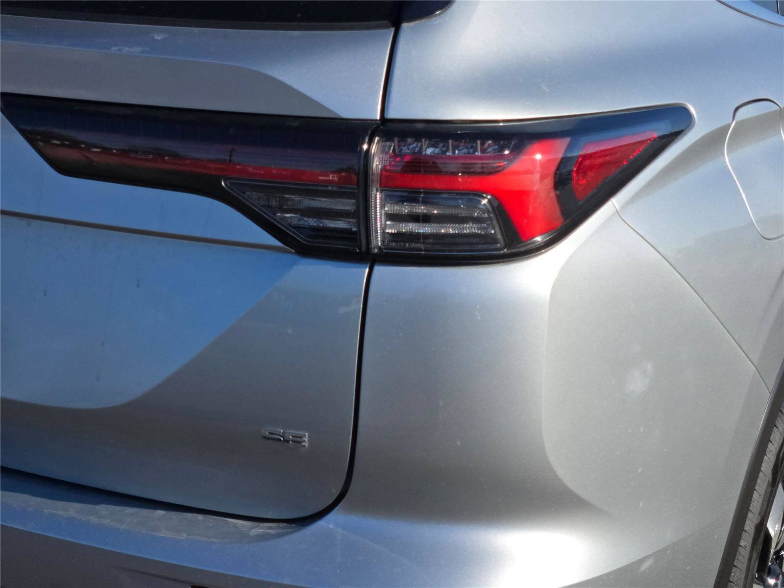 Used 2025 Mitsubishi Outlander SEL image 13