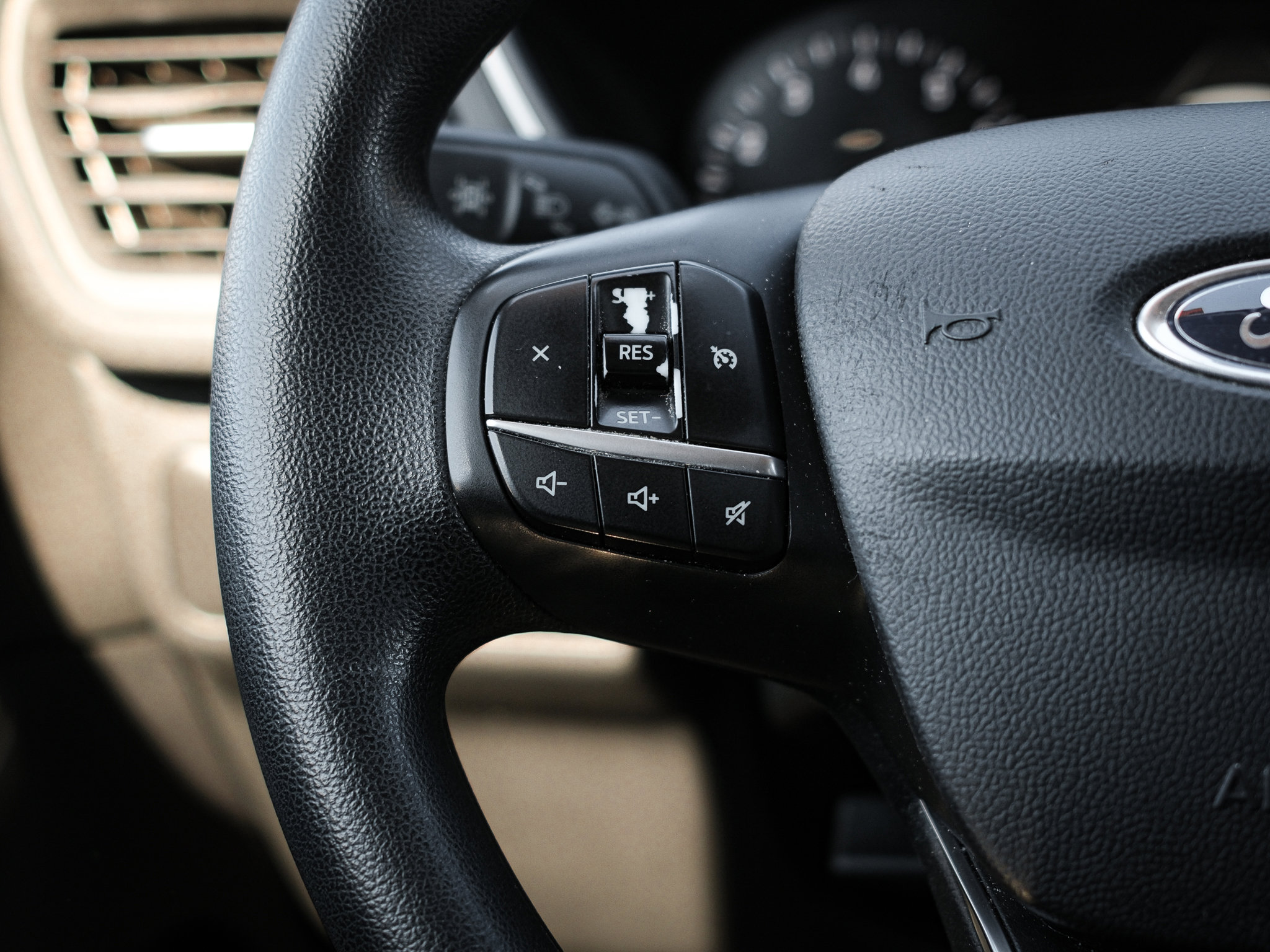 Used 2020 Ford Escape SE image 20