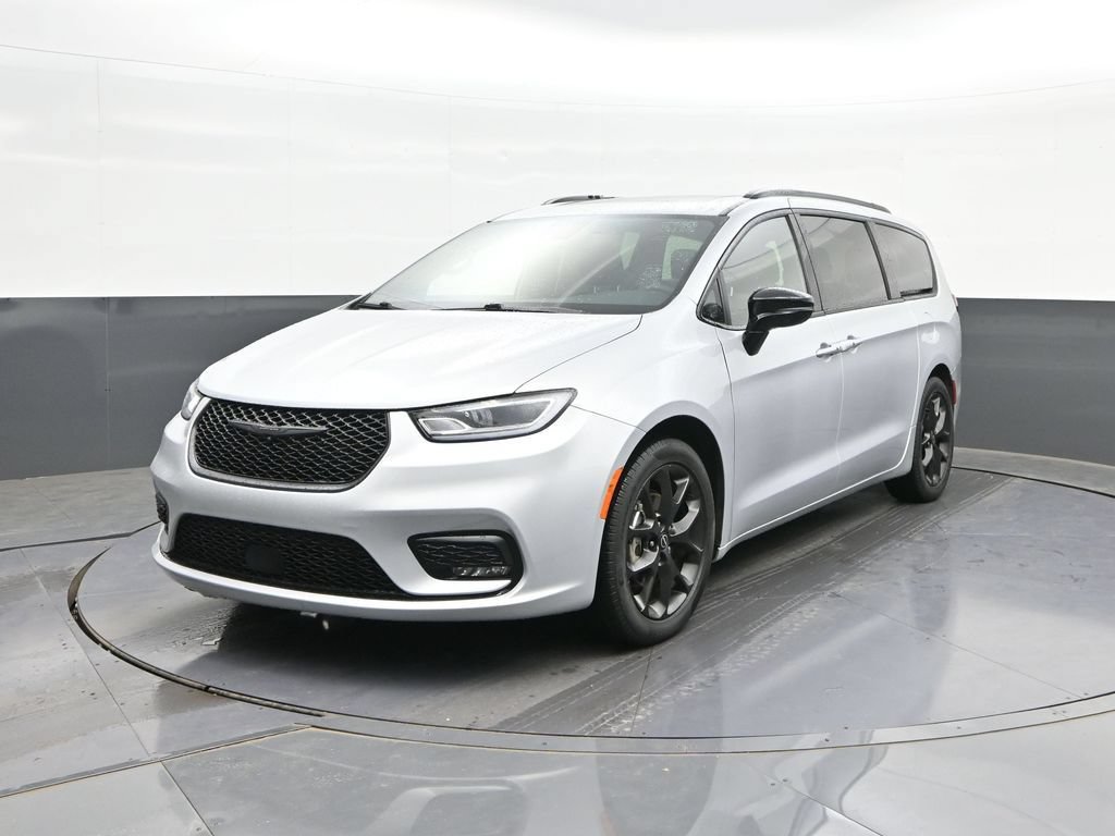 Used 2026 Chrysler Pacifica Limited w/ S Appearance Package