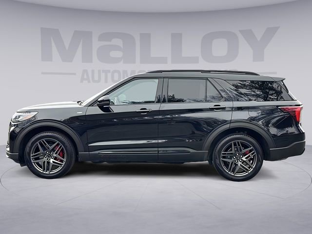 Used 2025 Ford Explorer ST-Line w/ ST-Line Street Pack image 2