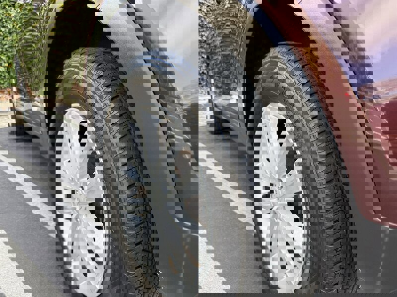 Used 2017 Kia Sorento LX w/ LX Convenience Package image 23