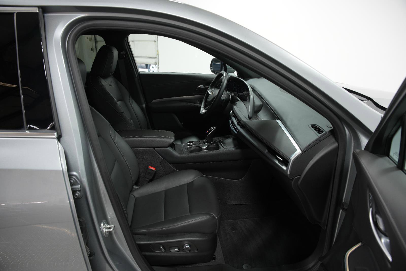 Used 2025 Cadillac XT4 Premium Luxury image 19