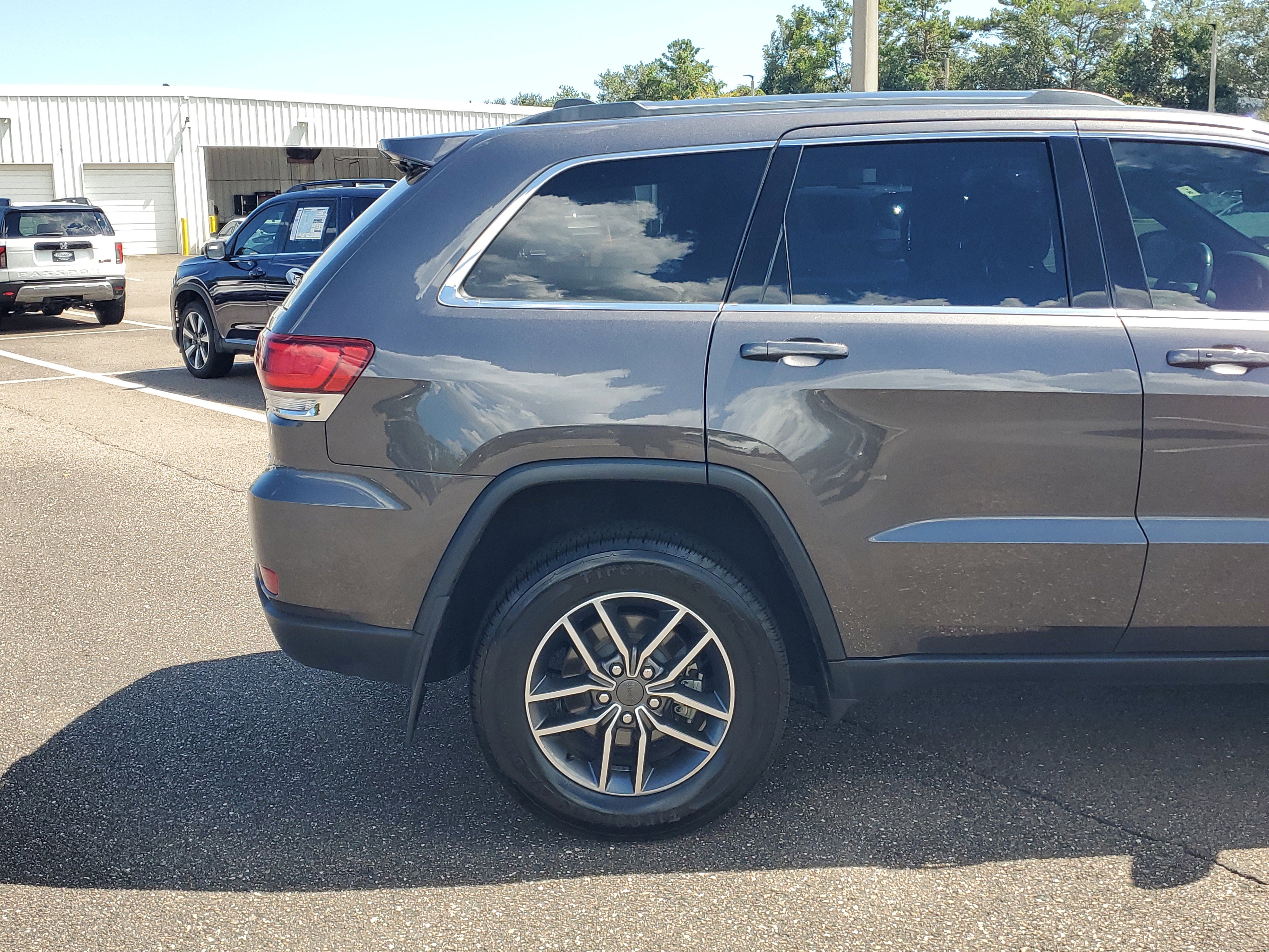 Used 2020 Jeep Grand Cherokee Laredo w/ Laredo X Package image 14