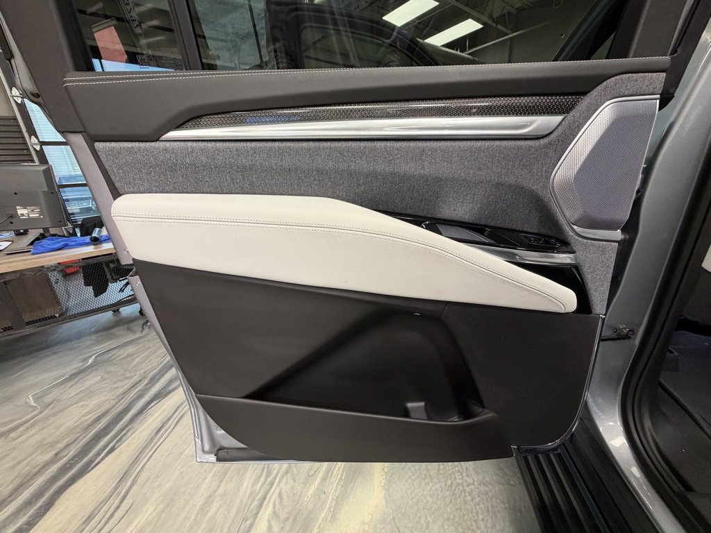 Used 2025 Cadillac Escalade ESV V image 62