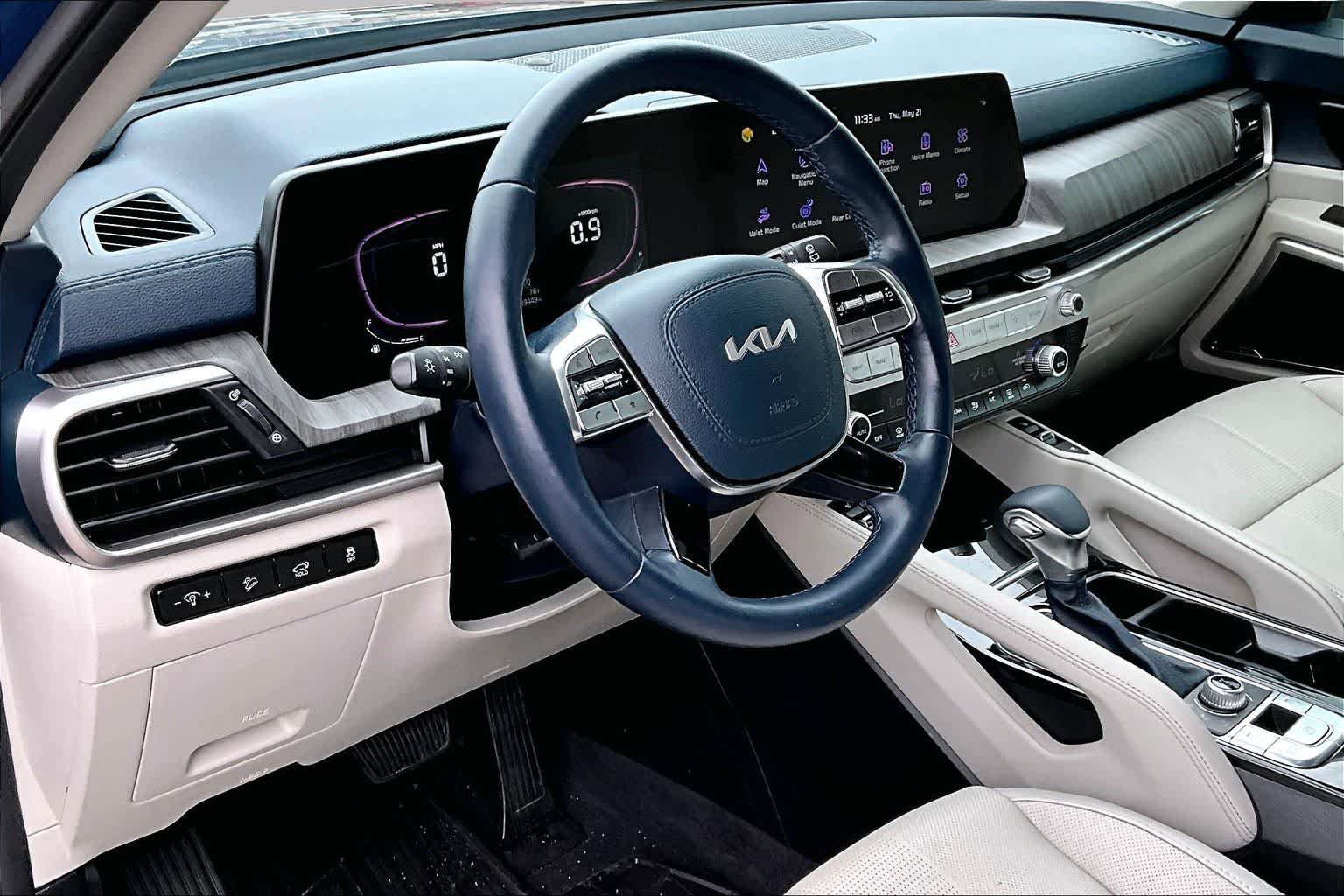 Used 2024 Kia Telluride EX w/ EX Captain's Chair Package AWD/4WD image 18