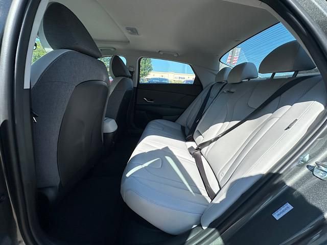 New 2025 Hyundai Elantra Limited image 8