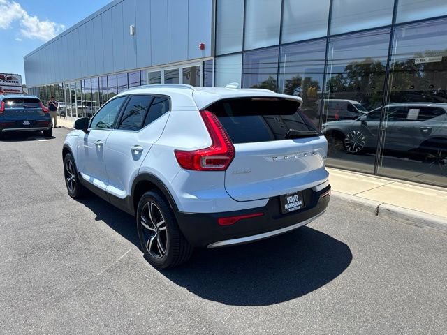 Used 2025 Volvo XC40 B5 Core AWD/4WD image 3