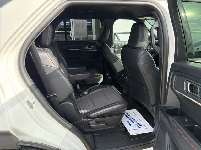 Used 2025 Ford Explorer ST-Line image 23