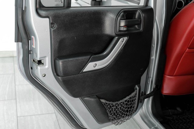 Used 2013 Jeep Wrangler Unlimited Rubicon image 42