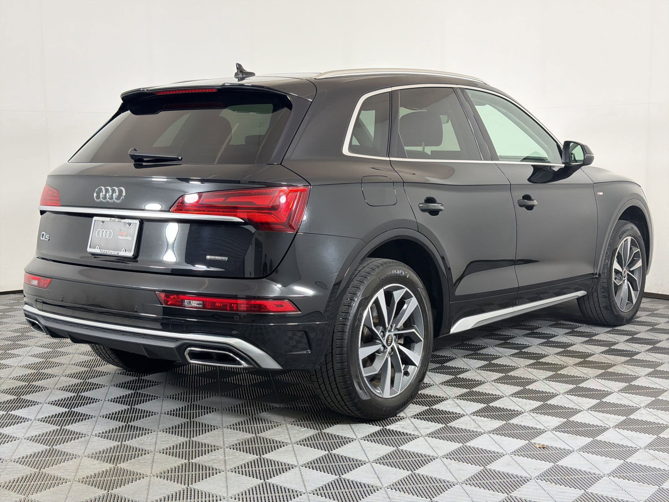 Used 2023 Audi Q5 2.0T Premium Plus w/ Premium Plus Package AWD/4WD image 9