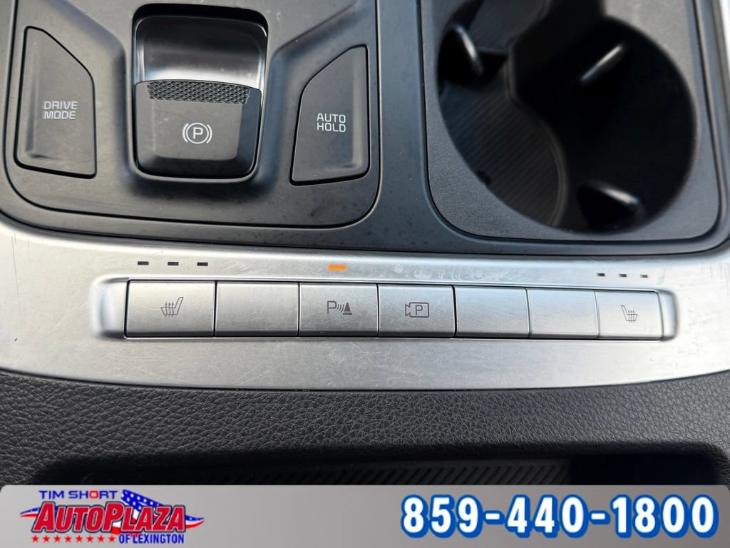 Used 2025 Kia Carnival FWD image 22