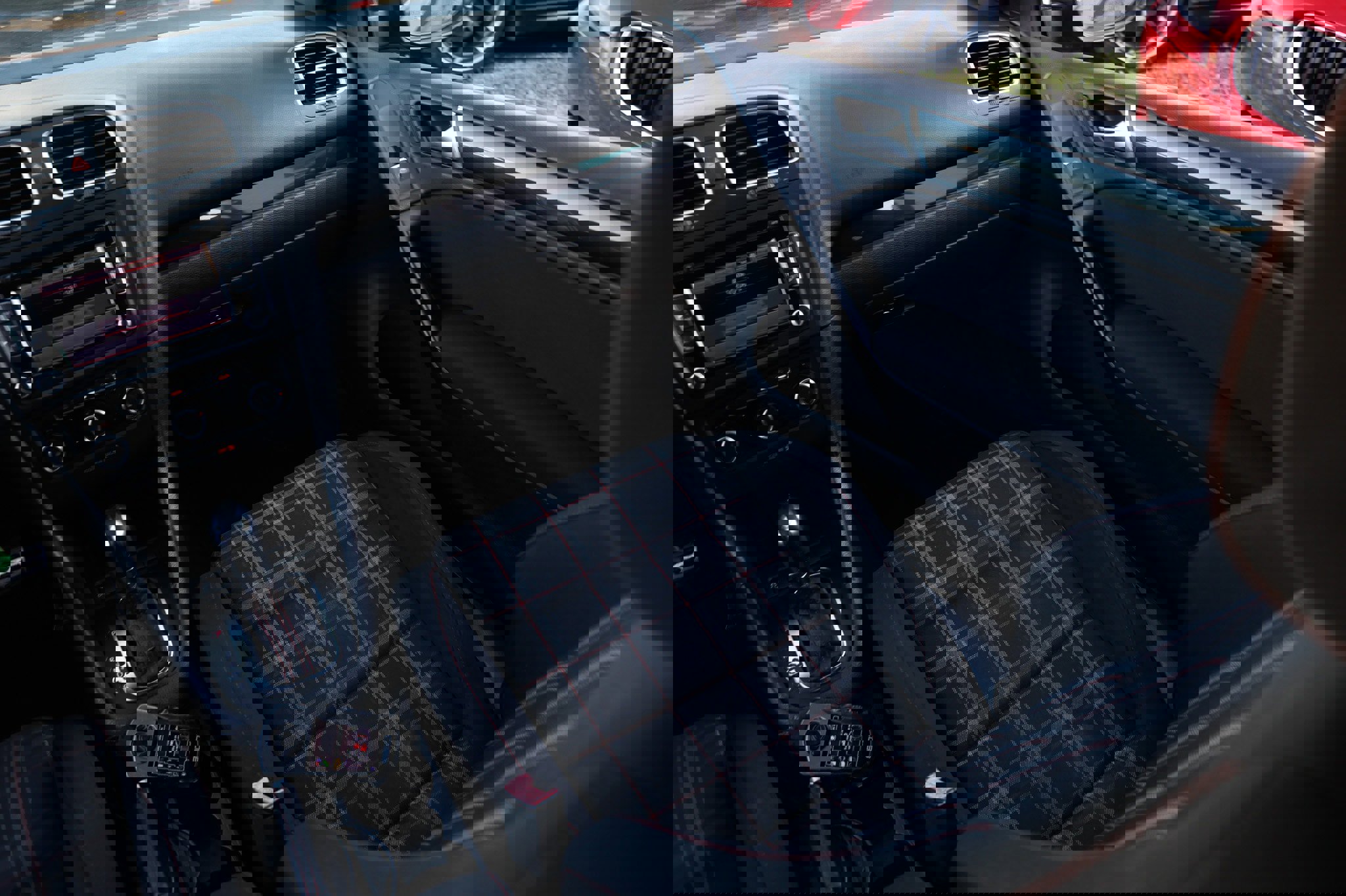 Used 2012 Volkswagen GTI 2-Door image 27