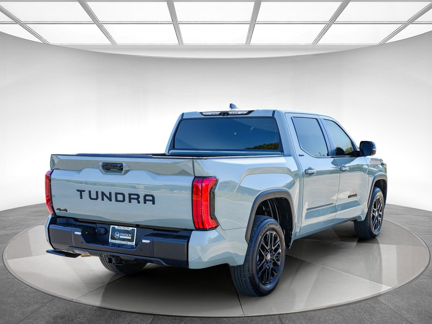 Used 2025 Toyota Tundra Limited AWD/4WD image 4