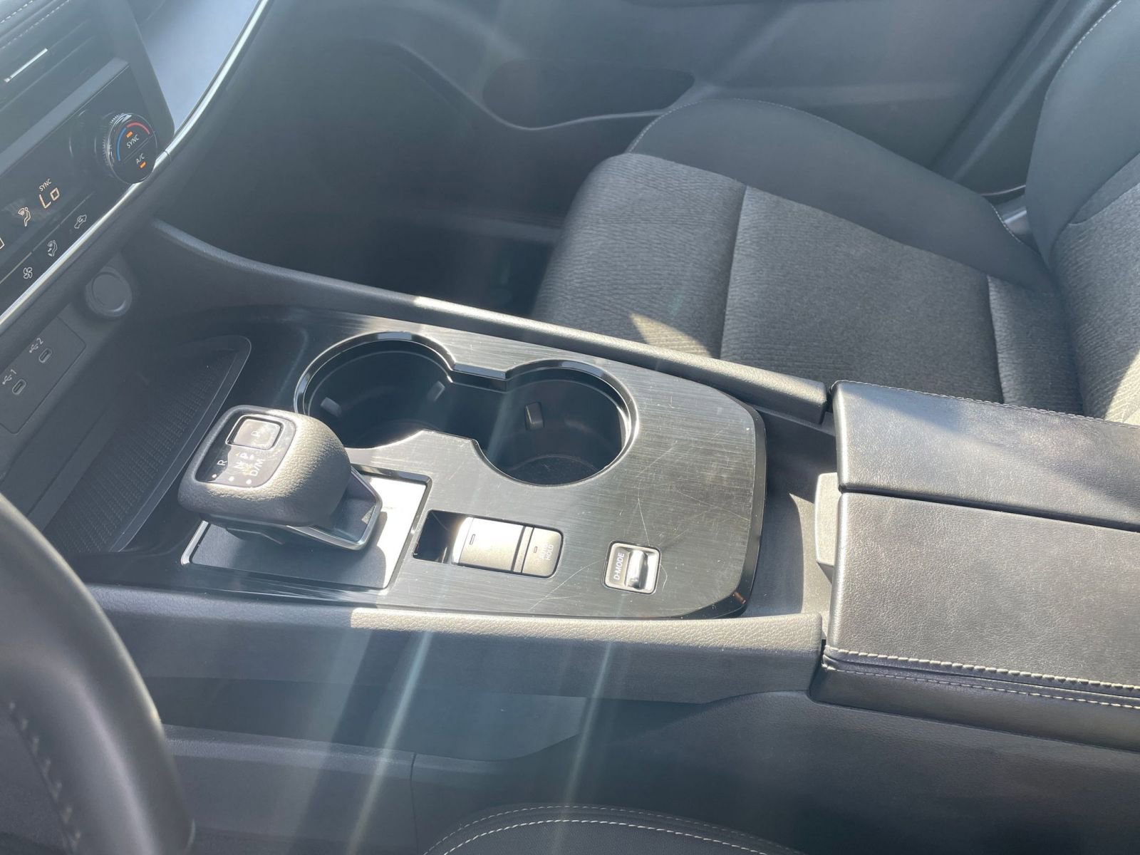 Used 2025 Nissan Rogue SV image 37