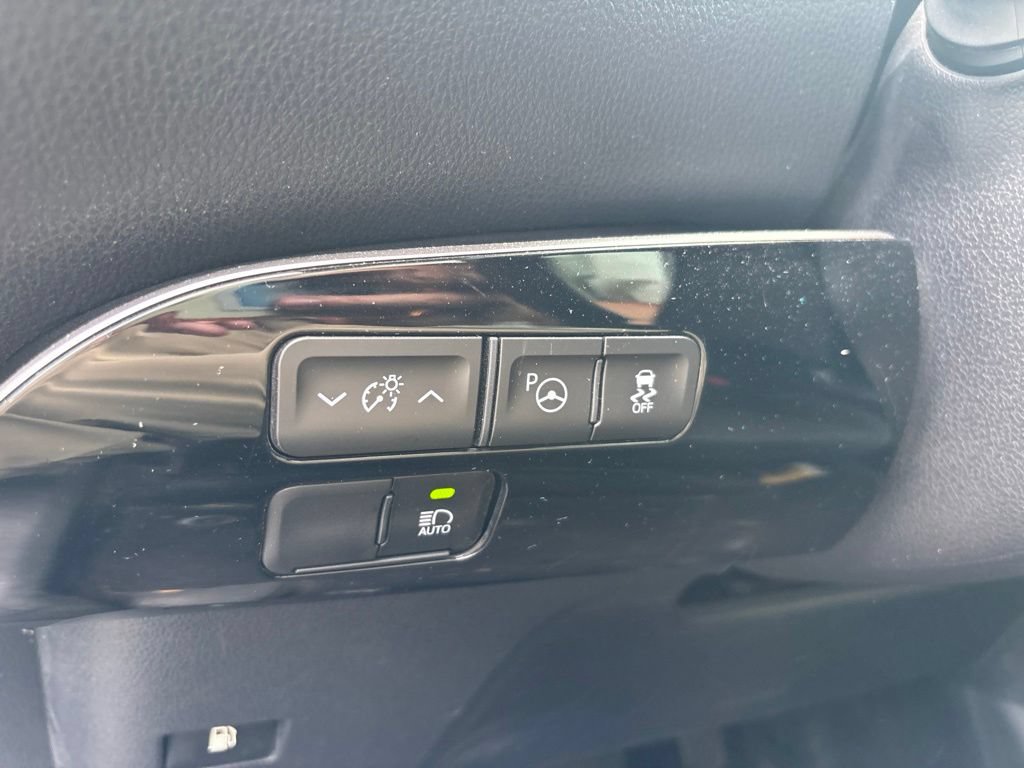 Used 2022 Toyota Prius LE FWD image 17