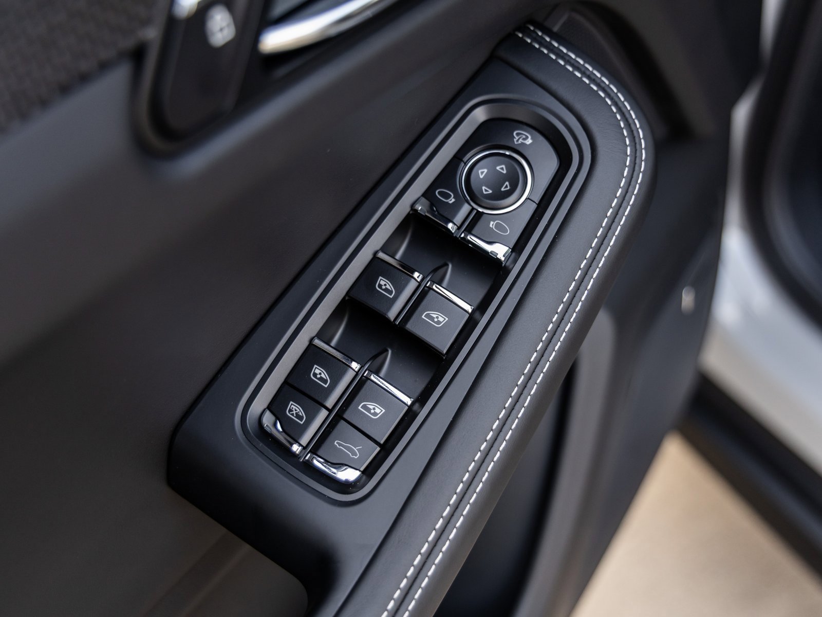 New 2026 Porsche Macan GTS image 23