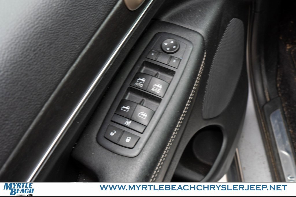 Used 2017 Jeep Grand Cherokee Limited image 16