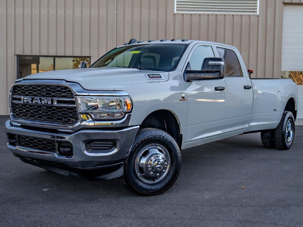 Used 2024 RAM 3500 Tradesman w/ Chrome Appearance Group AWD/4WD image 6