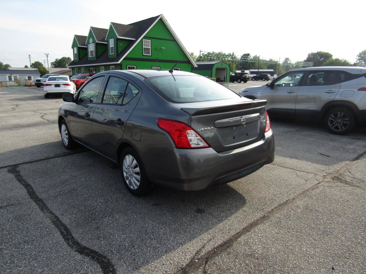 Used 2018 Nissan Versa S Plus FWD image 5