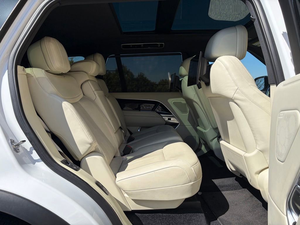 Certified 2023 Land Rover Range Rover Long Wheelbase SE AWD/4WD image 17