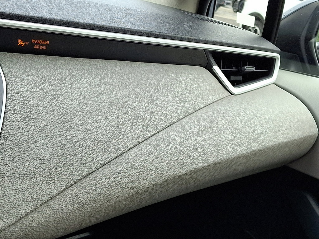 Used 2020 Toyota Corolla LE image 32