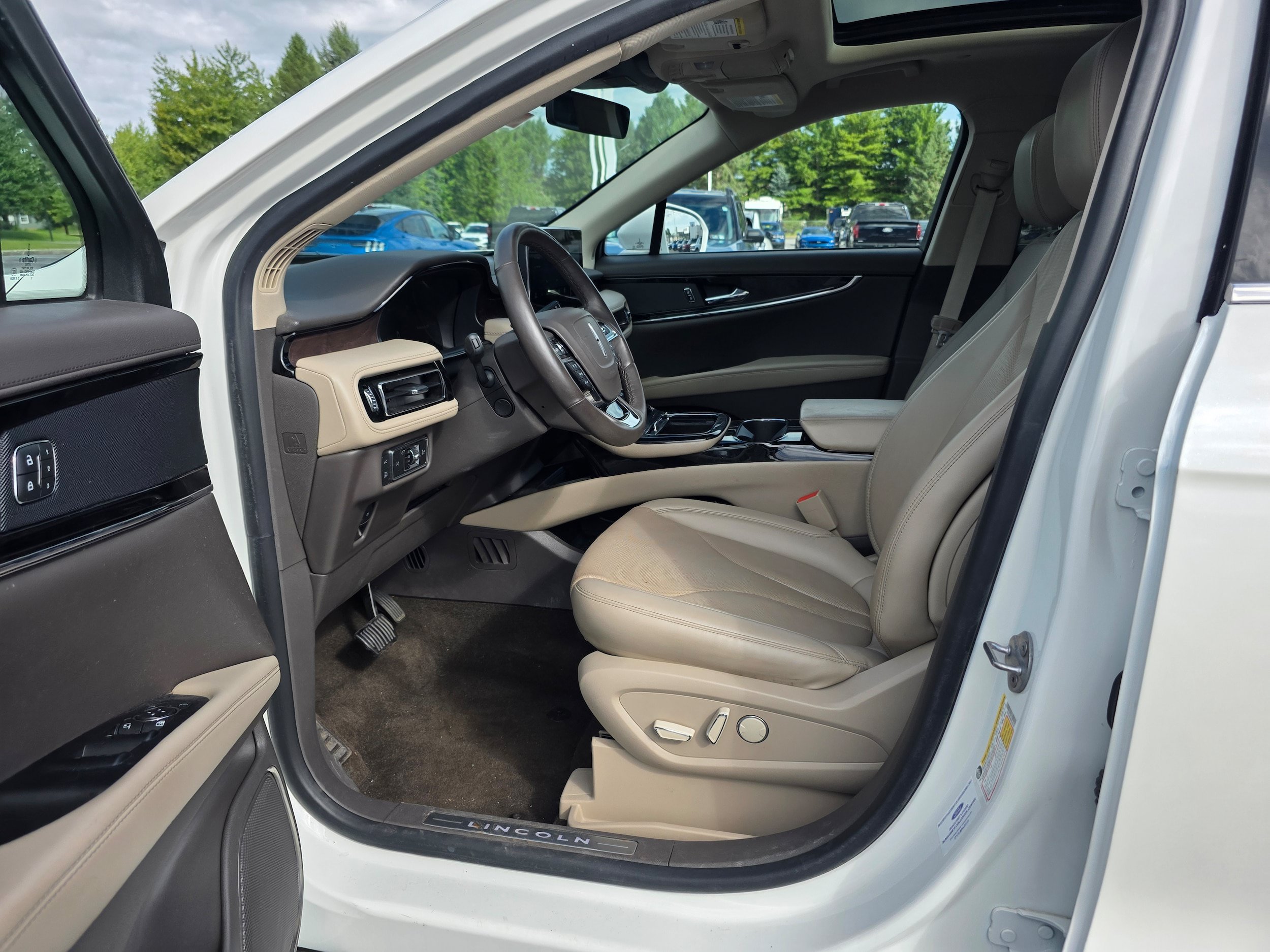 Used 2022 Lincoln Nautilus Reserve AWD/4WD image 20