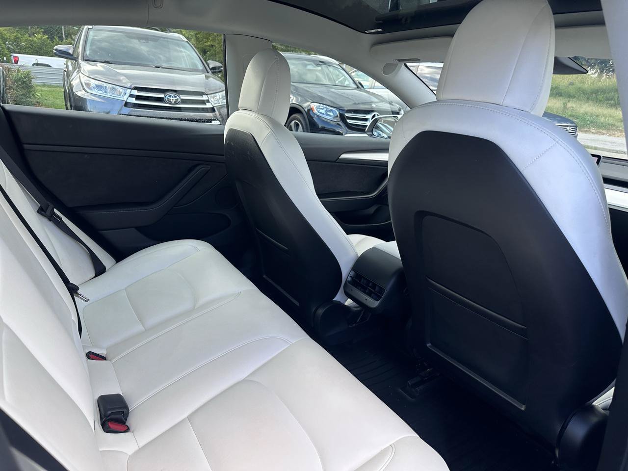 Used 2022 Tesla Model 3 Long Range AWD/4WD image 29