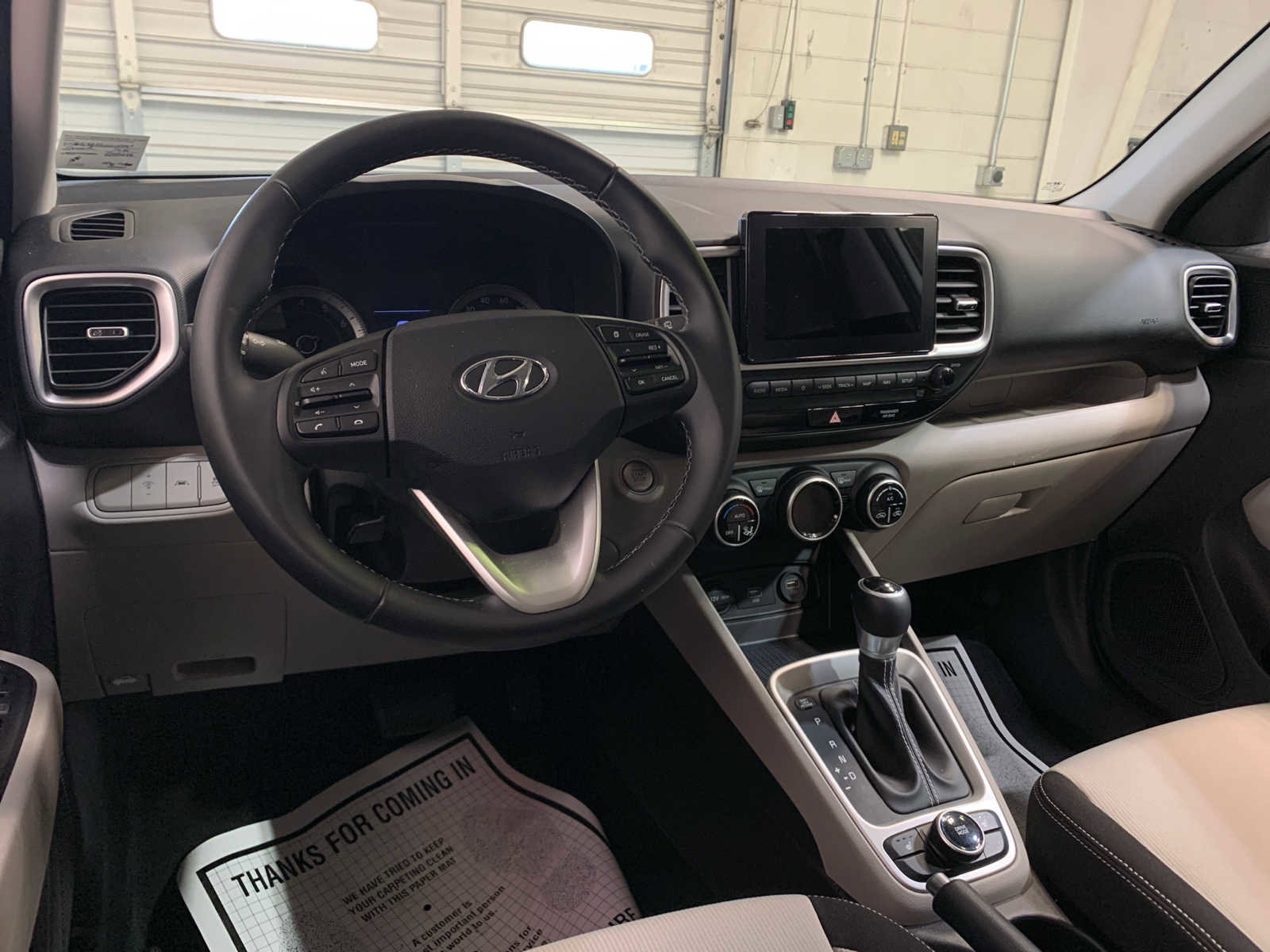 Used 2020 Hyundai Venue SEL w/ Convenience + Premium Package image 4