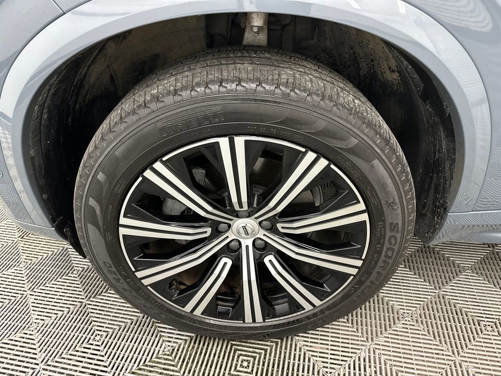Used 2023 Volvo XC90 B5 Plus image 13