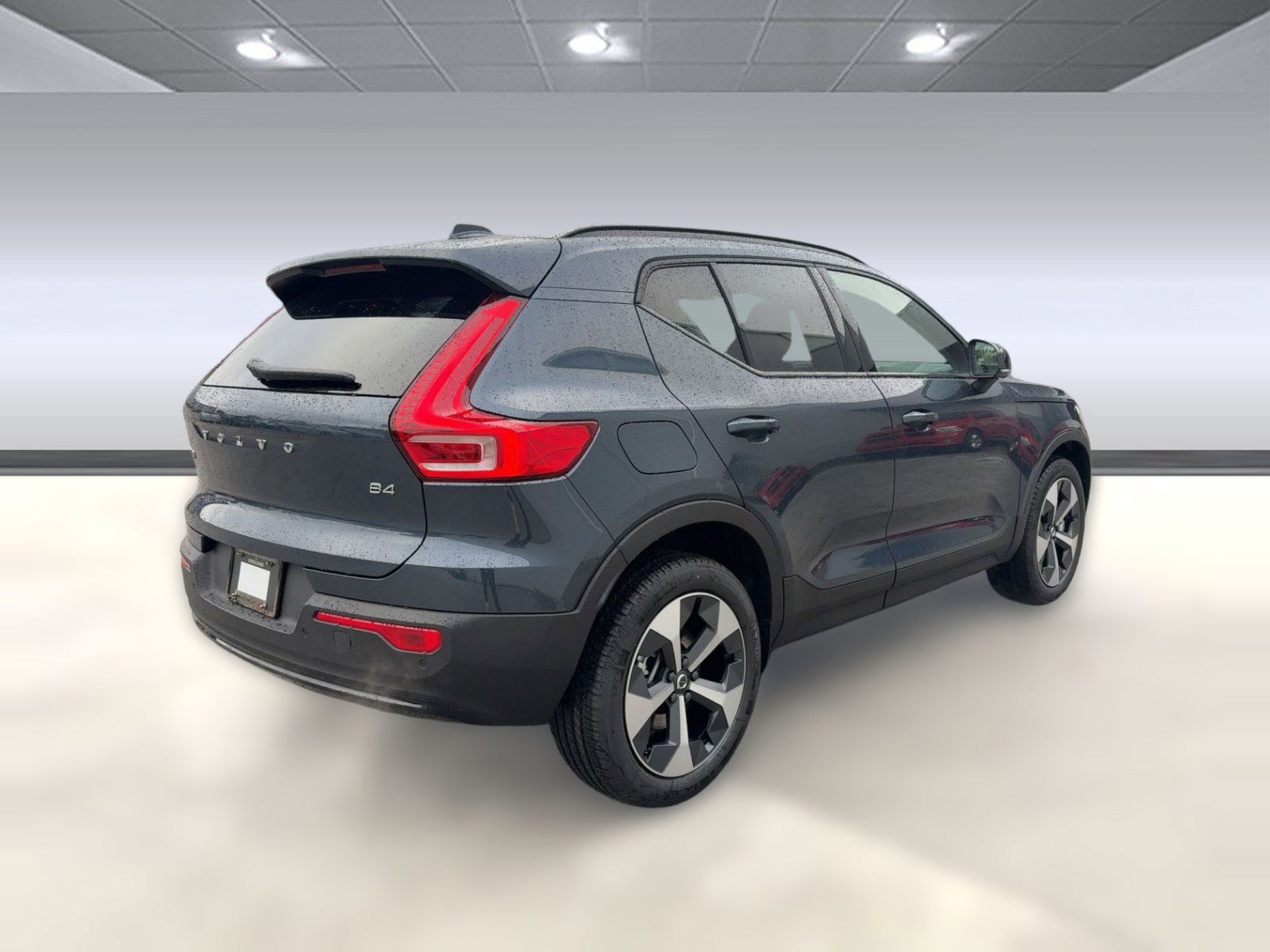 Used 2026 Volvo XC40 B4 Core w/ Climate Package FWD image 4
