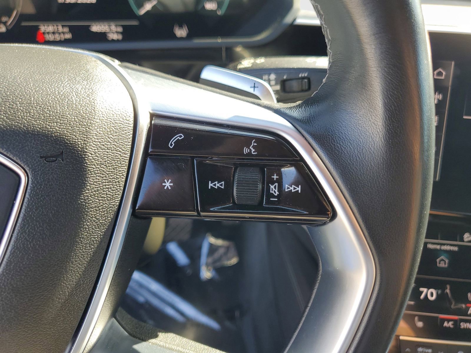 Used 2023 Audi e-tron Premium image 25