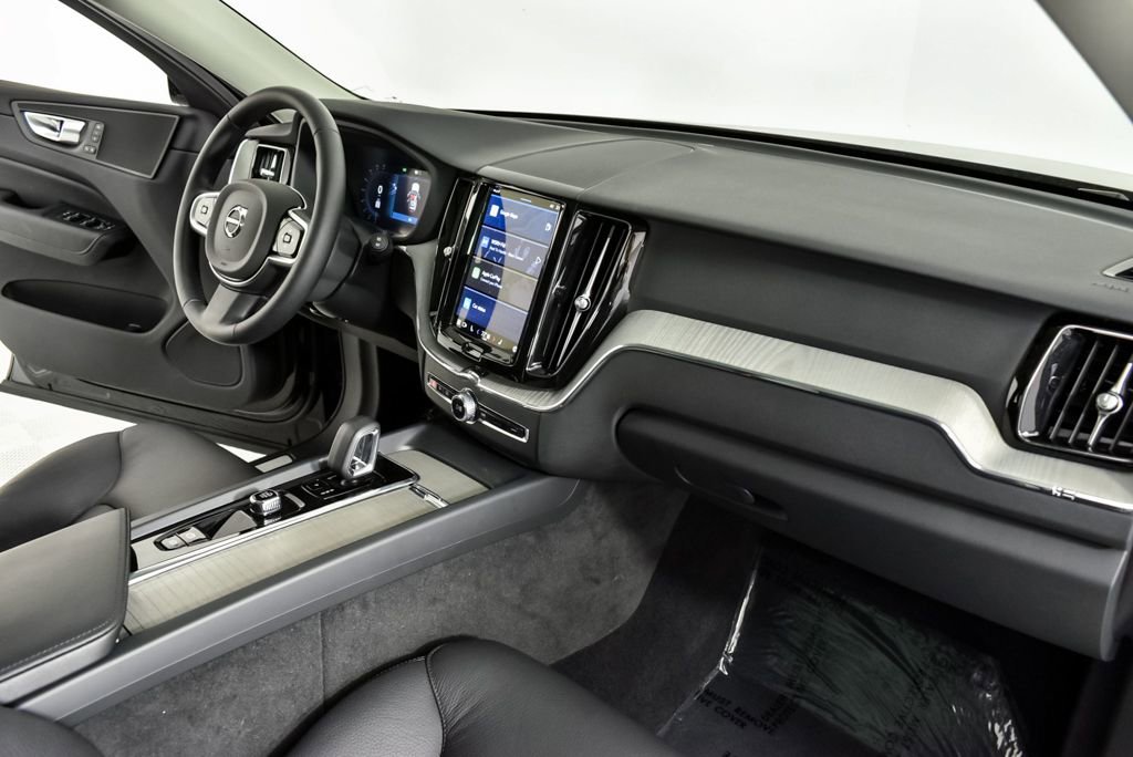 Certified 2025 Volvo XC60 B5 Plus image 24