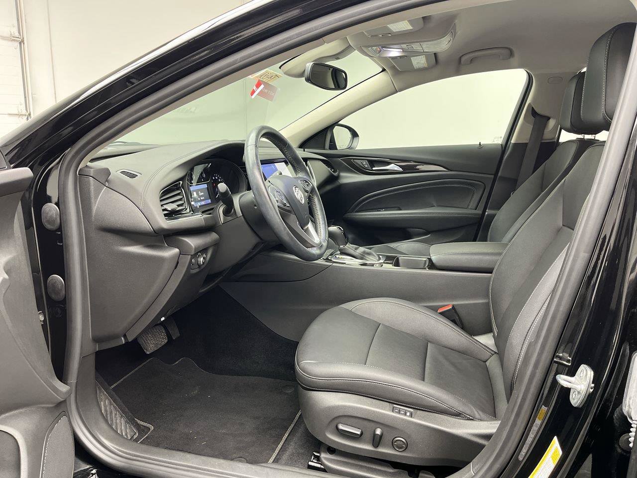 Certified 2020 Buick Regal Essence FWD image 3