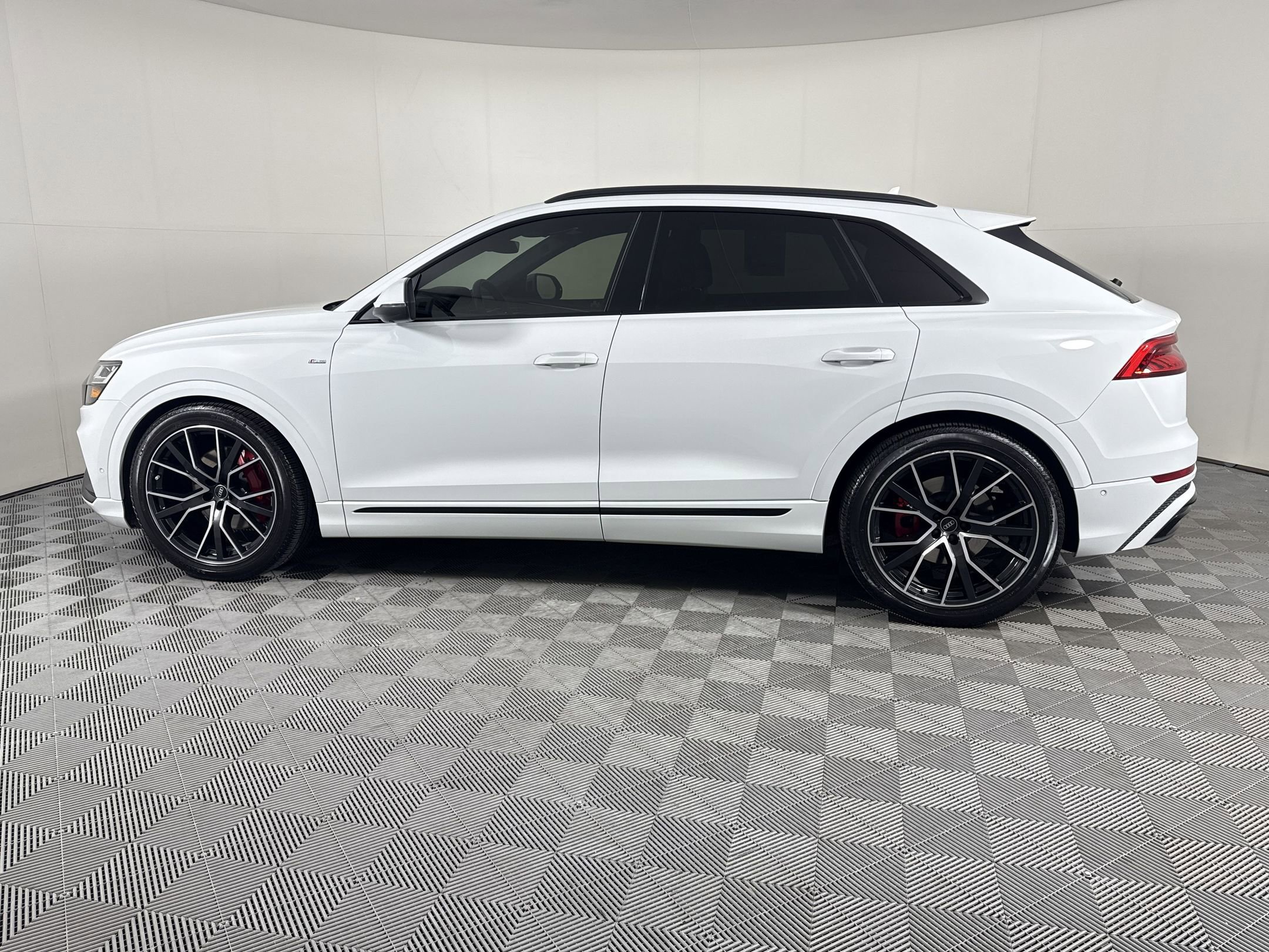 Used 2022 Audi Q8 Premium Plus AWD/4WD image 2