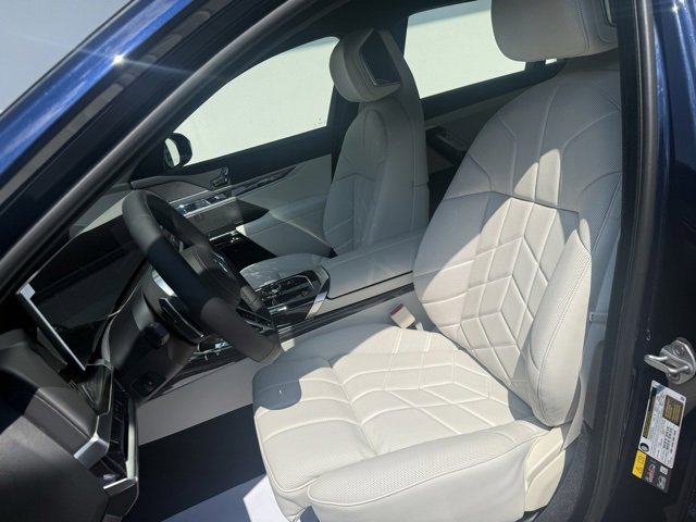 New 2026 BMW 750e xDrive w/ Premium Package image 10