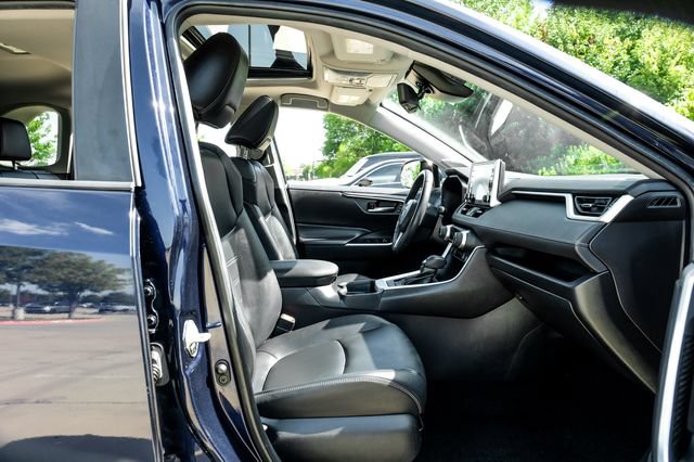 Used 2020 Toyota RAV4 XLE Premium AWD/4WD image 44