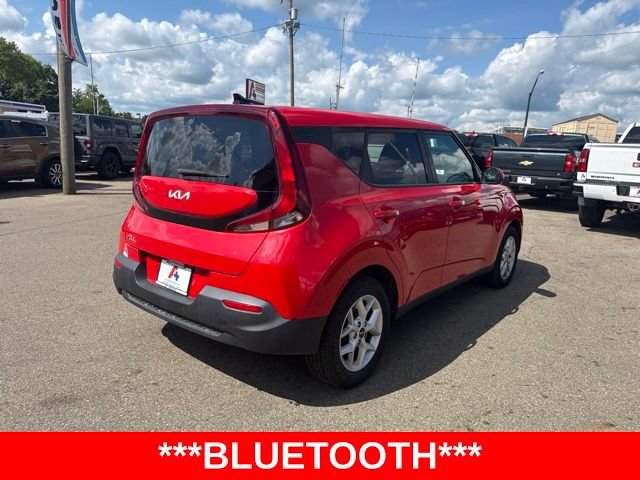 Used 2022 Kia Soul LX w/ Technology Package FWD image 3