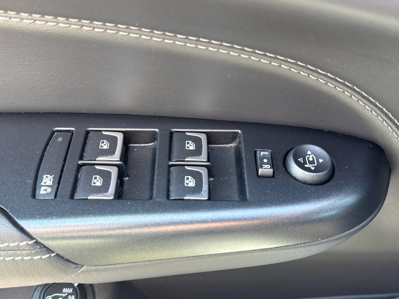 Used 2016 Cadillac SRX Premium w/ LPO, Touring Package AWD/4WD image 17